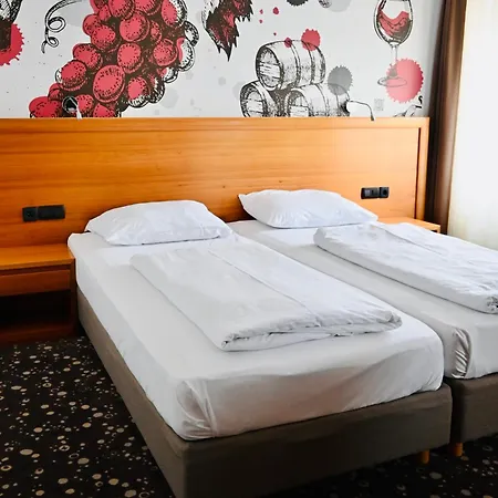 Piramida Hotel 4*
