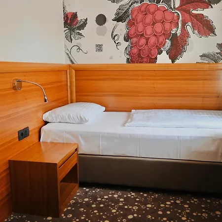 Piramida Hotel 4*