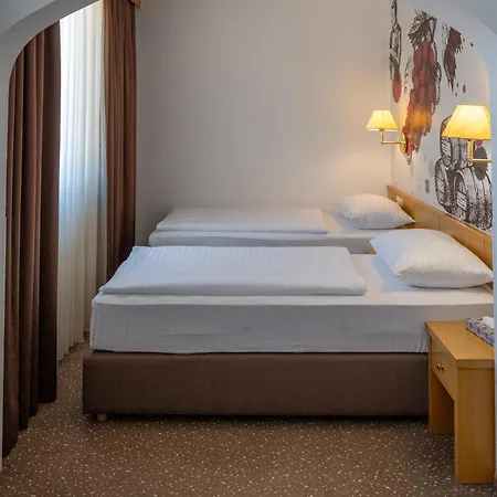 Piramida Hotel 4*