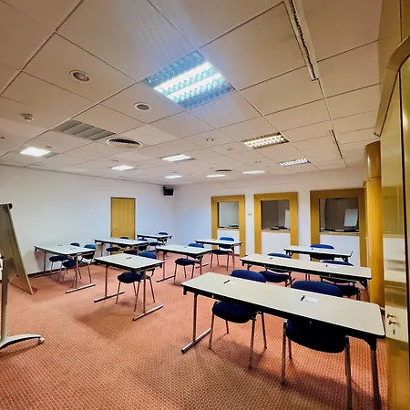 מלון Piramida 4*