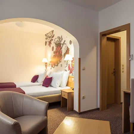 Piramida 4* מריבור