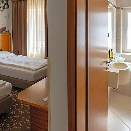 Piramida Hotel